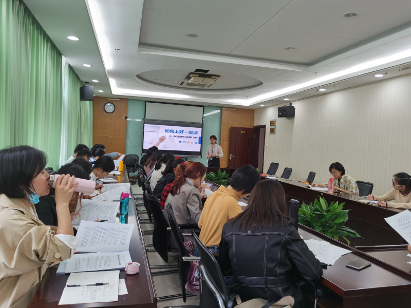 賴明霞演示《如何上好一堂課》.jpg 賴明霞演示《如何上好一堂課》.jpg